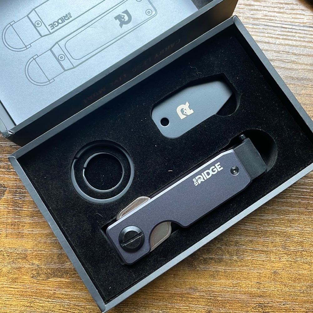 The ridge key case in aluminum gunmetal